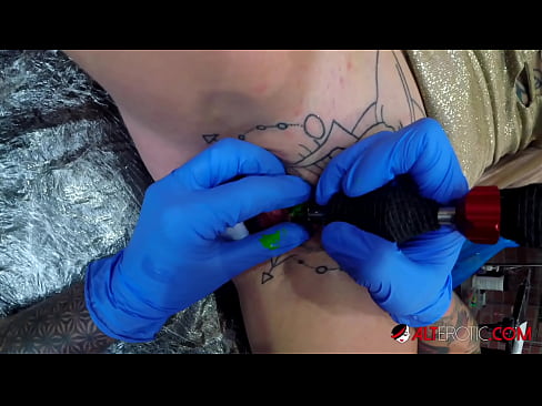❤️ Ekstreem tattooed hottie Sully Savage krige in tattoo op har klitoris ☑ Kwaliteitsporno op fy.tubeporno.xyz ️❤